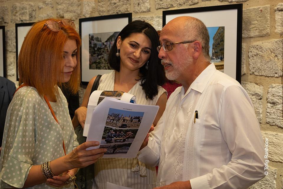 Представители дипломатических миссий фотографируют Баку - интересный проект (ФОТО)
