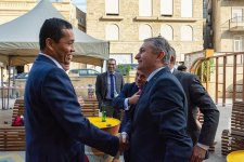 Представители дипломатических миссий фотографируют Баку - интересный проект (ФОТО)