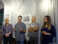 Жаркие летние пляжные ландшафты Абшерона - одинокие лодки, морские "барашки" и загадочный след (ФОТО)