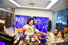 Филипп Киркоров прилетел в Баку со своими детьми (ФОТО)