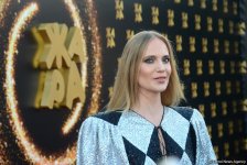 Самые яркие и необычные наряды звезд на красной дорожке  фестиваля "ЖАРА 2019" (ФОТО)