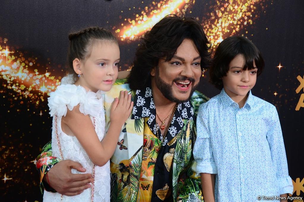 Кто из звезд побывал на фестивале "ЖАРА 2019" с родственниками (ФОТО)