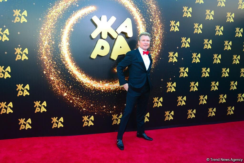 Красная дорожка фестиваля "ЖАРА 2019" в Баку: Звезды "нулевых" лет, или Вперед в прошлое (ФОТО, ВИДЕО)