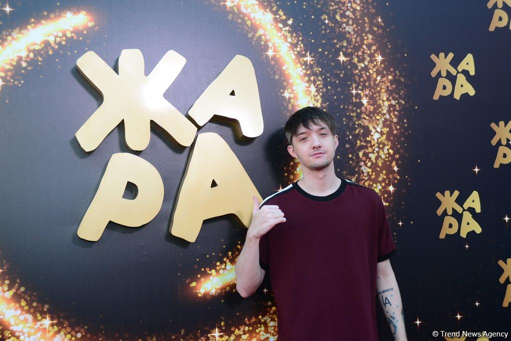 Красная дорожка фестиваля "ЖАРА 2019" в Баку: Звезды "нулевых" лет, или Вперед в прошлое (ФОТО, ВИДЕО)