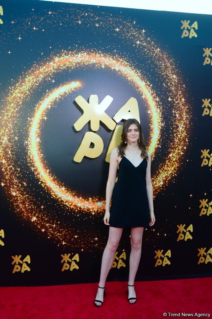 Красная дорожка фестиваля "ЖАРА 2019" в Баку: Звезды "нулевых" лет, или Вперед в прошлое (ФОТО, ВИДЕО)