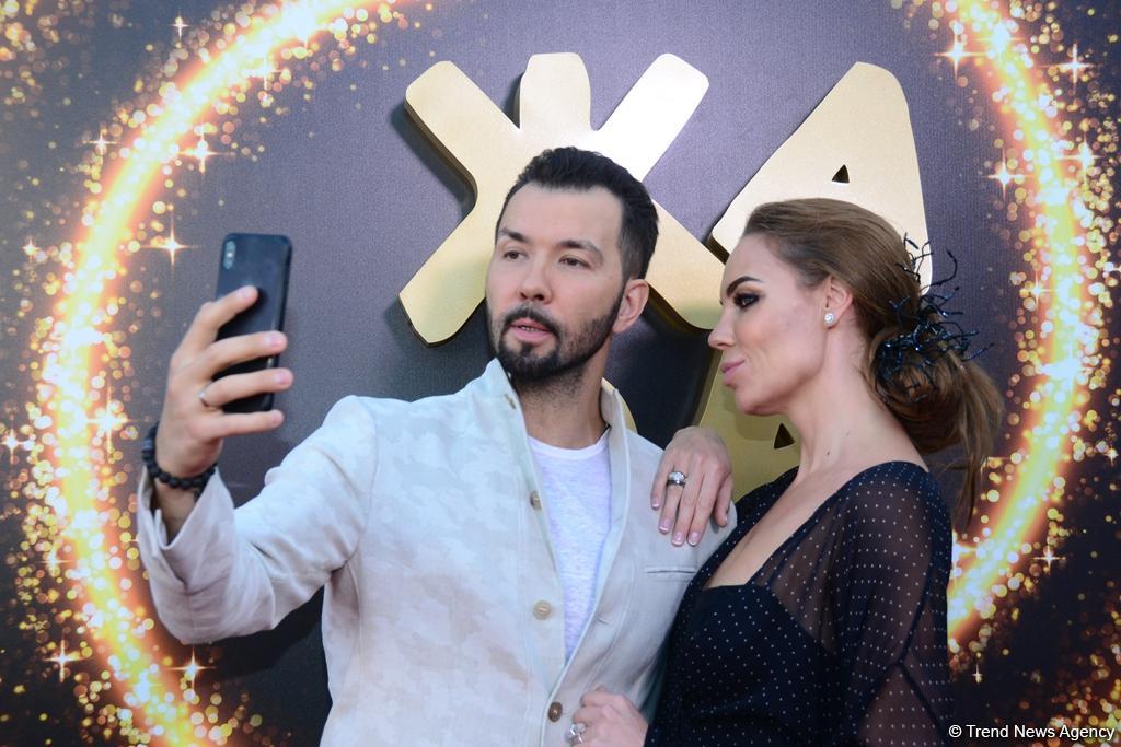Красная дорожка фестиваля "ЖАРА 2019" в Баку: Звезды "нулевых" лет, или Вперед в прошлое (ФОТО, ВИДЕО)