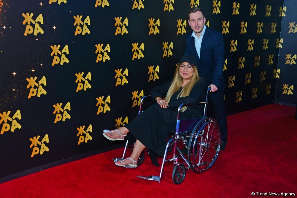 Красная дорожка фестиваля "ЖАРА 2019" в Баку: Звезды "нулевых" лет, или Вперед в прошлое (ФОТО, ВИДЕО)