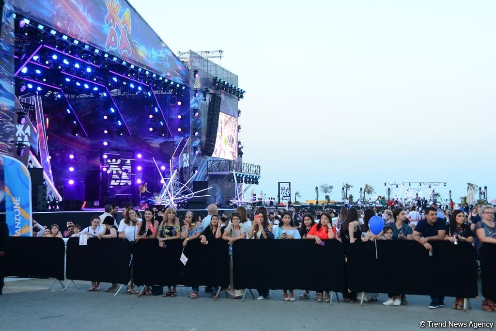 Красная дорожка фестиваля "ЖАРА 2019" в Баку: Звезды "нулевых" лет, или Вперед в прошлое (ФОТО, ВИДЕО)