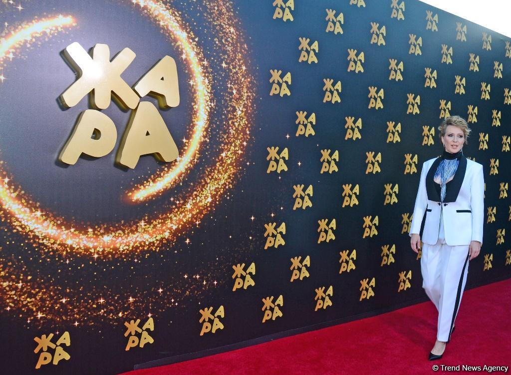 Красная дорожка фестиваля "ЖАРА 2019" в Баку: Звезды "нулевых" лет, или Вперед в прошлое (ФОТО, ВИДЕО)