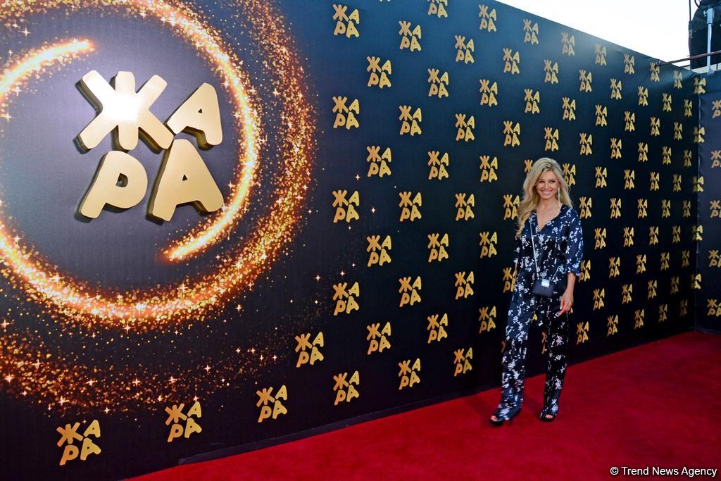 Красная дорожка фестиваля "ЖАРА 2019" в Баку: Звезды "нулевых" лет, или Вперед в прошлое (ФОТО, ВИДЕО)