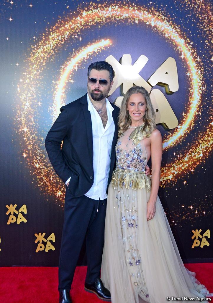 Красная дорожка фестиваля "ЖАРА 2019" в Баку: Звезды "нулевых" лет, или Вперед в прошлое (ФОТО, ВИДЕО)