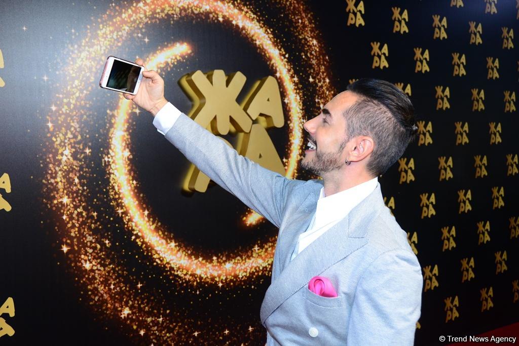 Поколение Z на красной дорожке фестиваля "ЖАРА 2019" – кумиры современной молодежи (ФОТО/ВИДЕО)
