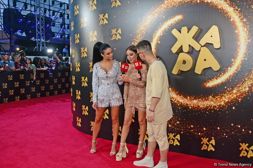 Поколение Z на красной дорожке фестиваля "ЖАРА 2019" – кумиры современной молодежи (ФОТО/ВИДЕО)