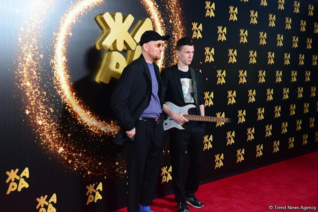 Поколение Z на красной дорожке фестиваля "ЖАРА 2019" – кумиры современной молодежи (ФОТО/ВИДЕО)