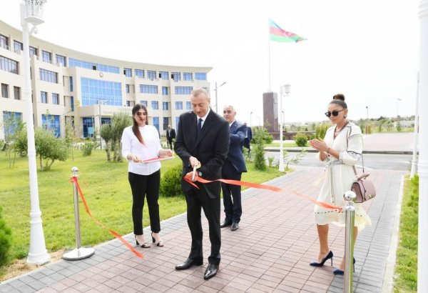 Azerbaijani president, first lady inaugurate Youth Center in Pirallahi district (PHOTO)