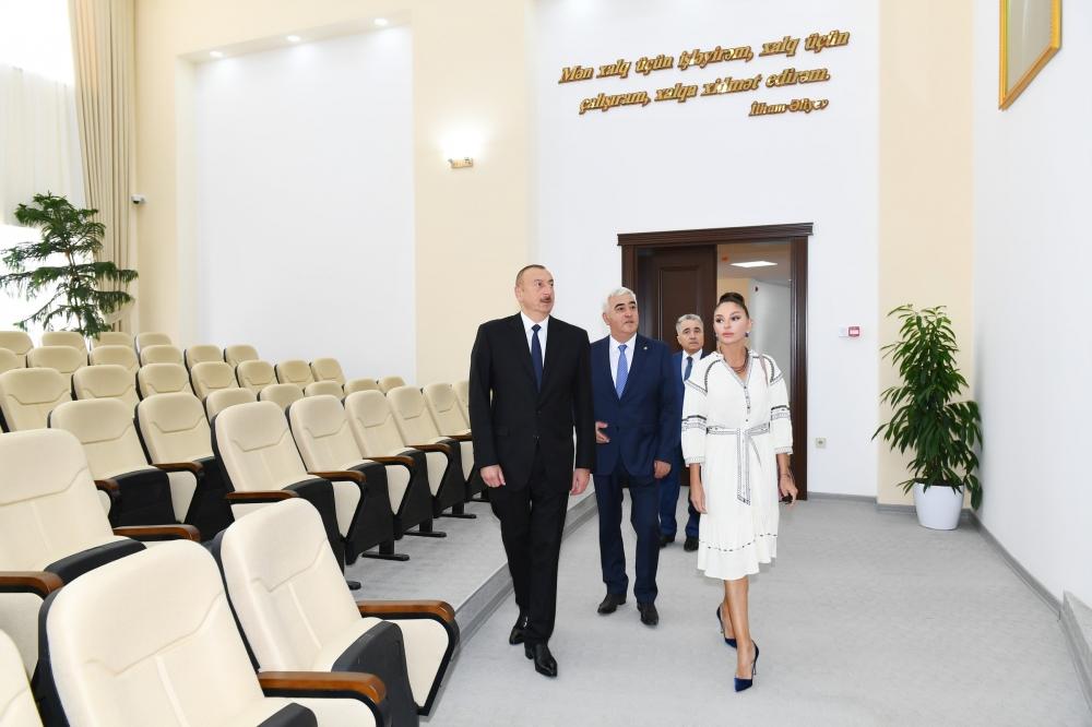 Президент Ильхам Алиев и Первая леди Мехрибан Алиева приняли участие в открытии нового здания Исполнительной власти Пираллахинского района (ФОТО) (версия 2)