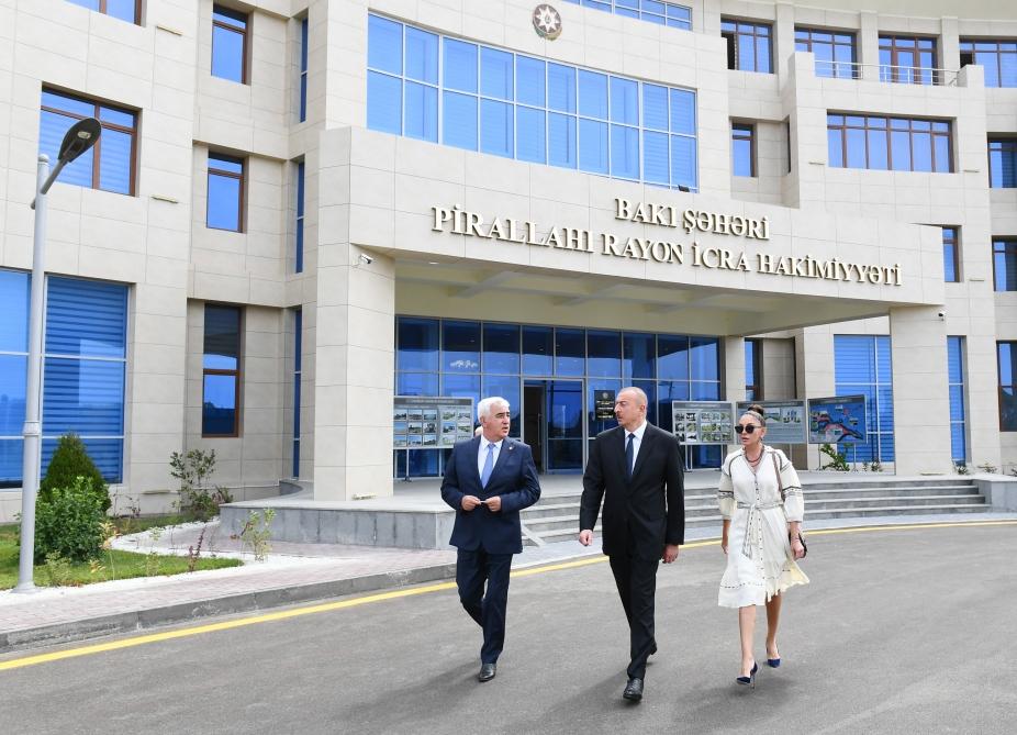 Президент Ильхам Алиев и Первая леди Мехрибан Алиева приняли участие в открытии нового здания Исполнительной власти Пираллахинского района (ФОТО) (версия 2)