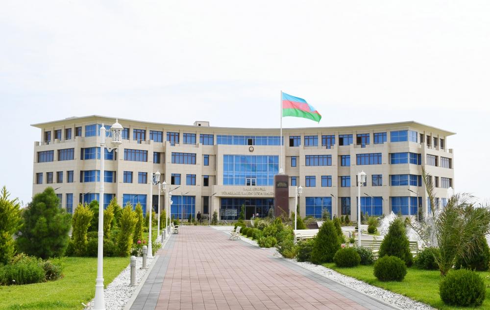 Президент Ильхам Алиев и Первая леди Мехрибан Алиева приняли участие в открытии нового здания Исполнительной власти Пираллахинского района (ФОТО) (версия 2)