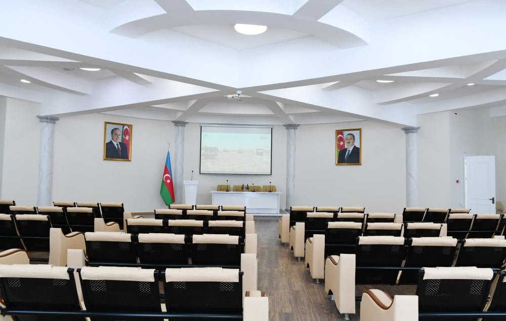 Azerbaijani president, first lady inaugurate Youth Center in Pirallahi district (PHOTO)