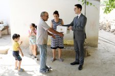 Фонд Гейдара Алиева раздает малообеспеченным семьям по случаю праздника Гурбан праздничные паи (ФОТО)