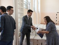 Фонд Гейдара Алиева раздает малообеспеченным семьям по случаю праздника Гурбан праздничные паи (ФОТО)