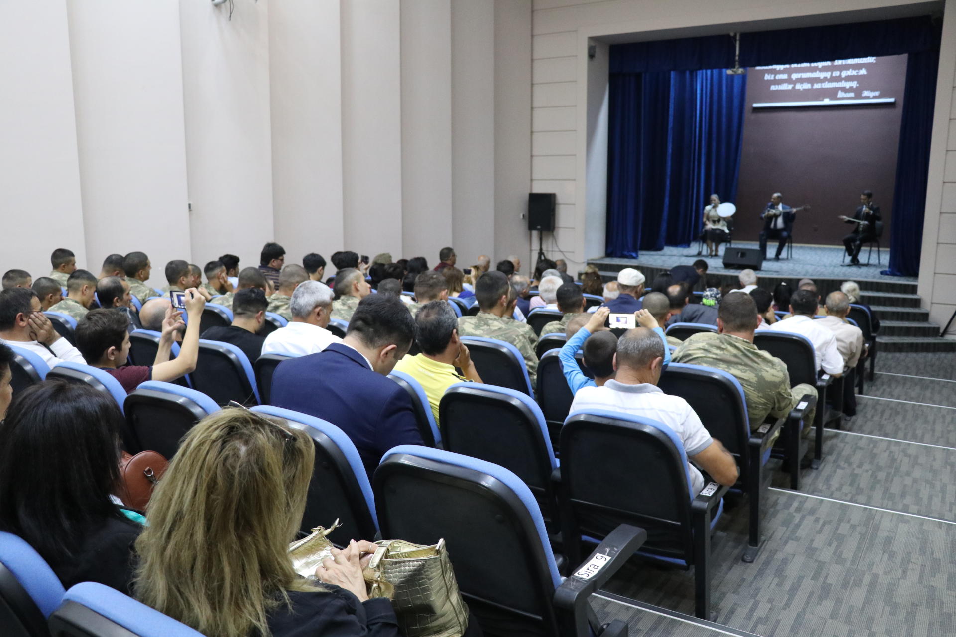 Мир мугама: выступления известных ханенде покорили публику (ФОТО)