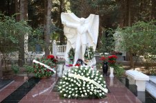 Вице-президент Фонда Гейдара Алиева Лейла Алиева приняла участие в мероприятии, посвященном памяти народного артиста СССР и Азербайджана Муслима Магомаева (ФОТО)