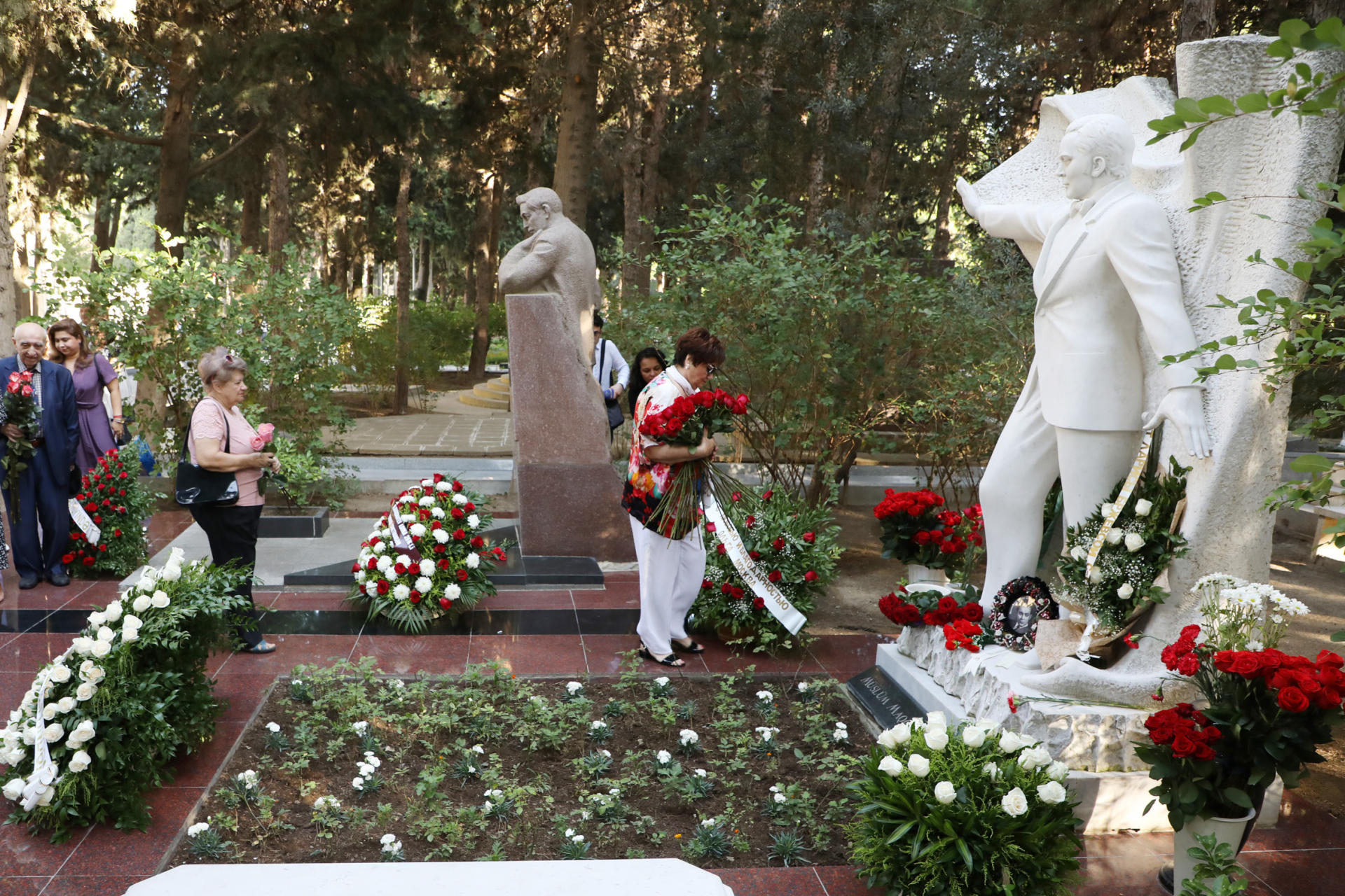 Вице-президент Фонда Гейдара Алиева Лейла Алиева приняла участие в мероприятии, посвященном памяти народного артиста СССР и Азербайджана Муслима Магомаева (ФОТО)