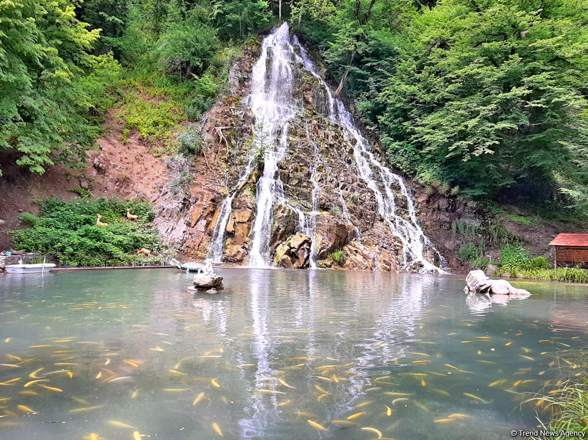 Чарующая красота Халхалского водопада (Фоторепортаж)