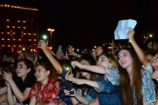 На грандиозном концерте перед Центром Гейдара Алиева присутствовало более 30 тыс. зрителей (ФОТО/ВИДЕО)