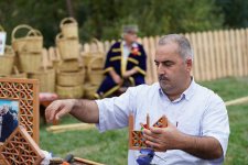 Вице-президент Фонда Гейдара Алиева Лейла Алиева ознакомилась с павильонами, организованными на Фестивале винограда и вина (ФОТО)
