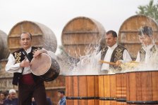 Шамаханская царица, воздушный шар, феерическое шоу - первый Азербайджанский фестиваль винограда и вина (ВИДЕО, ФОТО)