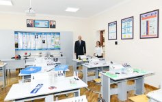 Президент Ильхам Алиев ознакомился с состоянием школы номер 101 в Сураханском районе Баку после капремонта и реконструкции  (ФОТО)