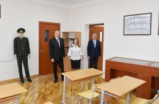 Президент Ильхам Алиев ознакомился с состоянием школы номер 101 в Сураханском районе Баку после капремонта и реконструкции  (ФОТО)