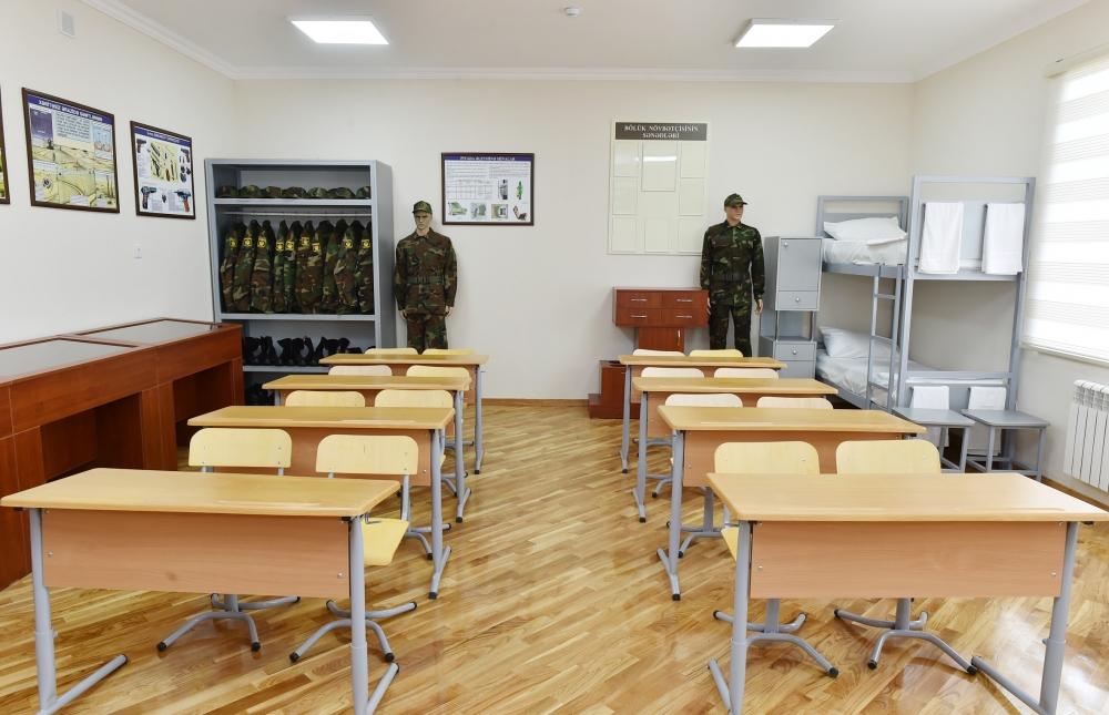 Президент Ильхам Алиев ознакомился с состоянием школы номер 101 в Сураханском районе Баку после капремонта и реконструкции  (ФОТО)