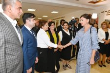 Первый вице-президент Мехрибан Алиева ознакомилась с условиями в школе № 113 в поселке Кюрдаханы, созданными после реконструкции (ФОТО)