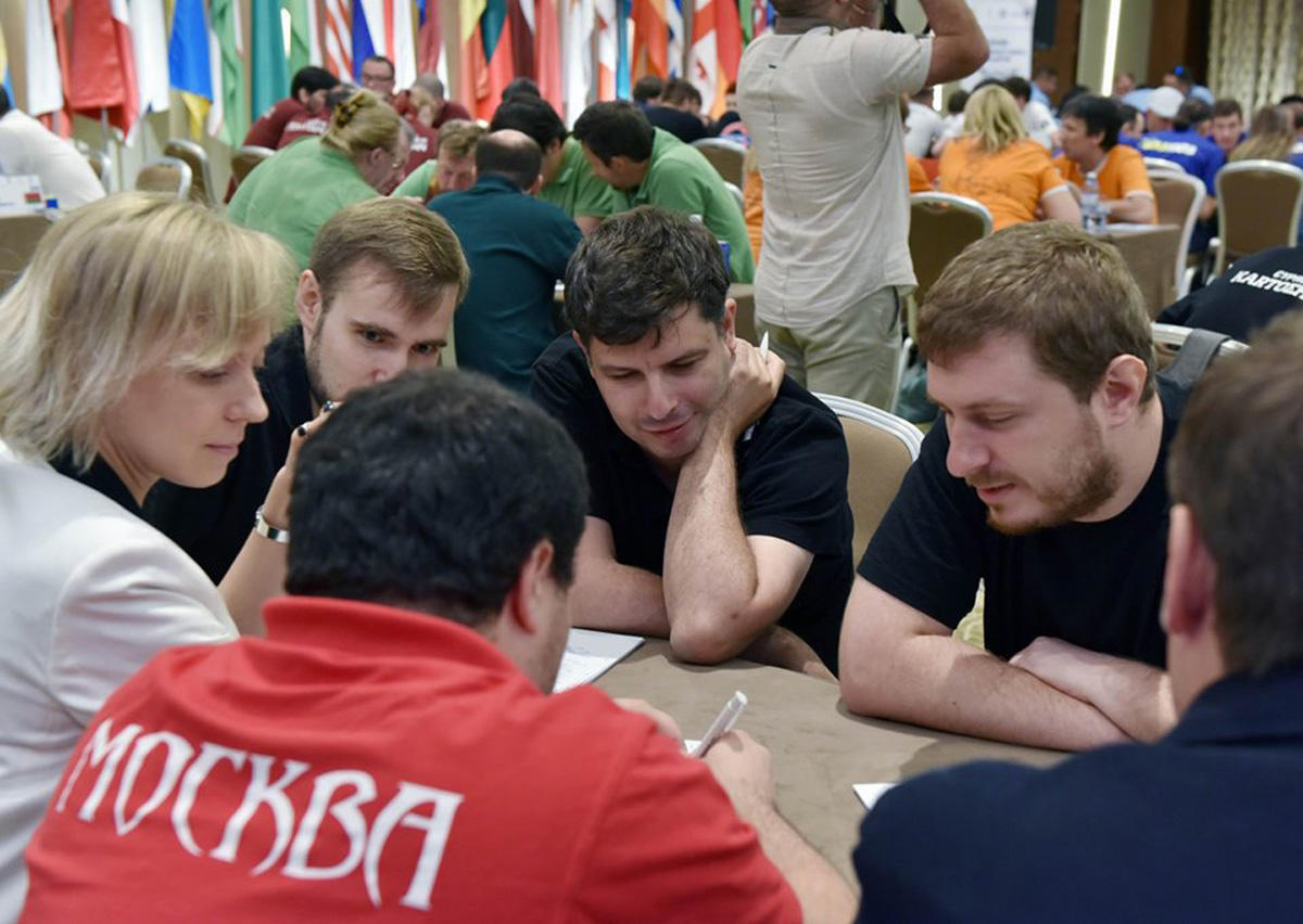 Итоги рекордного Чемпионата мира по игре "Что? Где? Когда?" в Баку (ФОТО)