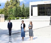 Первый вице-президент Мехрибан Алиева посетила памятник великому лидеру Гейдару Алиеву в Исмаиллы (ФОТО)