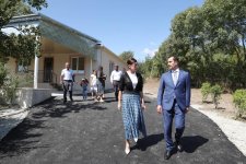 Первый вице-президент Мехрибан Алиева посмотрела новый дом в селе Муганлы Шамахинского района, построенного на месте дома, пострадавшего в результате землетрясения (ФОТО)
