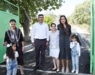 Первый вице-президент Мехрибан Алиева посмотрела новый дом в селе Муганлы Шамахинского района, построенного на месте дома, пострадавшего в результате землетрясения (ФОТО)