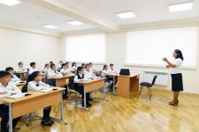 Президент Ильхам Алиев и Первая леди Мехрибан Алиева приняли участие в открытии нового учебного комплекса полной средней школы номер 300 в Бинагадинском районе Баку