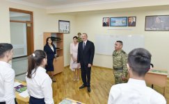Президент Ильхам Алиев и Первая леди Мехрибан Алиева приняли участие в открытии нового учебного комплекса полной средней школы номер 300 в Бинагадинском районе Баку