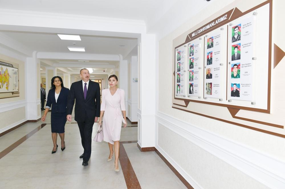 Президент Ильхам Алиев и Первая леди Мехрибан Алиева приняли участие в открытии нового учебного комплекса полной средней школы номер 300 в Бинагадинском районе Баку