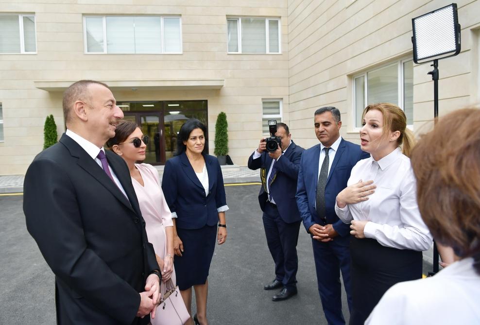 Президент Ильхам Алиев и Первая леди Мехрибан Алиева приняли участие в открытии нового учебного комплекса полной средней школы номер 300 в Бинагадинском районе Баку