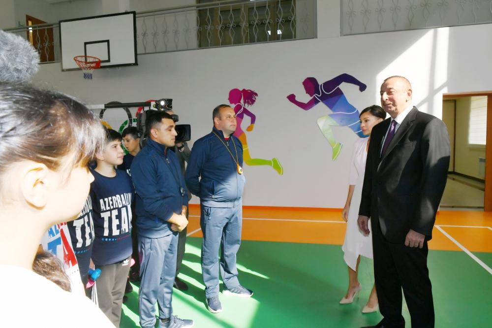 Президент Ильхам Алиев и Первая леди Мехрибан Алиева приняли участие в открытии нового учебного комплекса полной средней школы номер 300 в Бинагадинском районе Баку