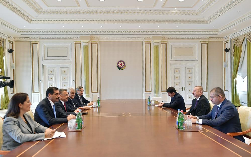 President Ilham Aliyev receives Turkish vice president (PHOTO)
