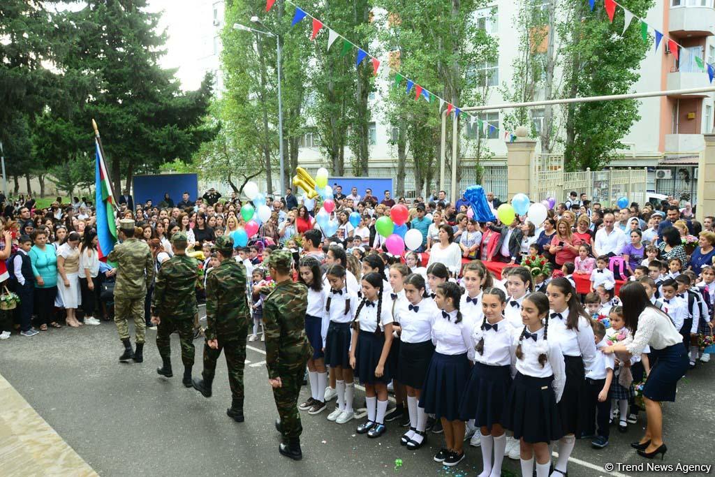Полные радости и волнения мгновения Дня знаний в Баку (ФОТО)