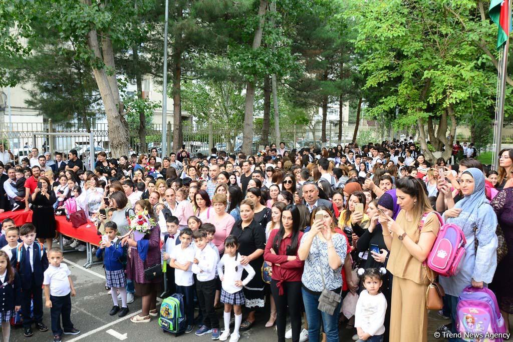 Полные радости и волнения мгновения Дня знаний в Баку (ФОТО)