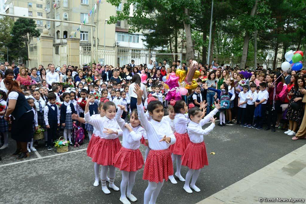 Полные радости и волнения мгновения Дня знаний в Баку (ФОТО)