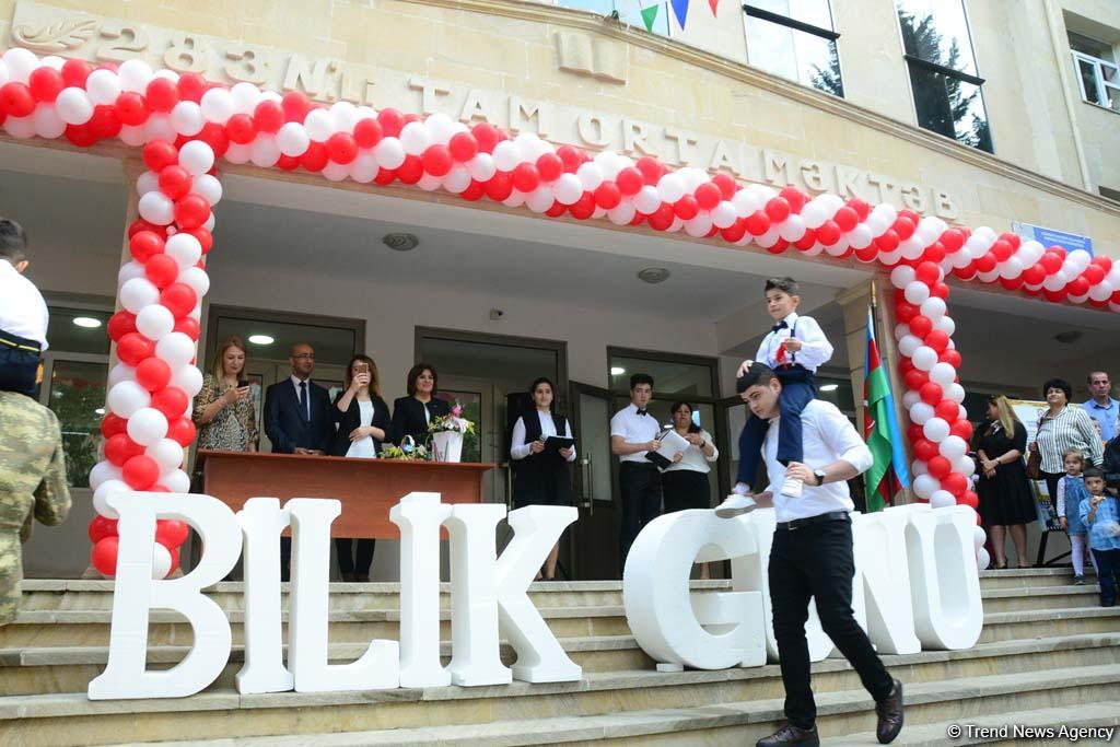 Полные радости и волнения мгновения Дня знаний в Баку (ФОТО)